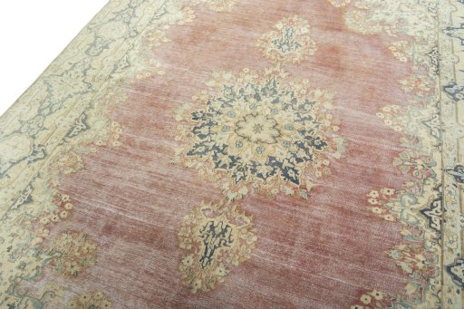 Backside of handmade 1950s Vintage rug showing knot structure and weave density