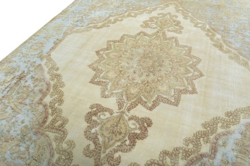 Backside of handmade 1970s Vintage rug showing knot structure and weave density