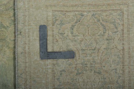 Backside of handmade 1970s Vintage rug showing knot structure and weave density