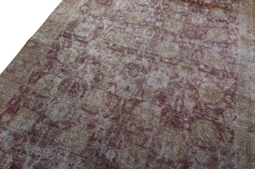 Backside of handmade 1970s Vintage rug showing knot structure and weave density