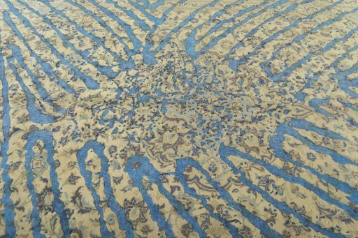 Central medallion detail of 1970s Vintage rug from Pakistan