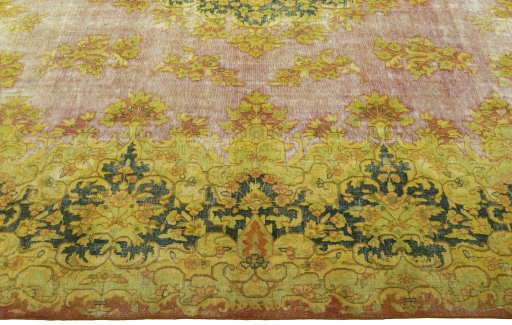 Corner detail of 1950s Vintage rug showing border pattern and Wool pile