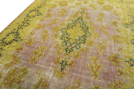 Backside of handmade 1950s Vintage rug showing knot structure and weave density