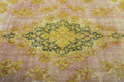Central medallion detail of 1950s Vintage rug from Pakistan