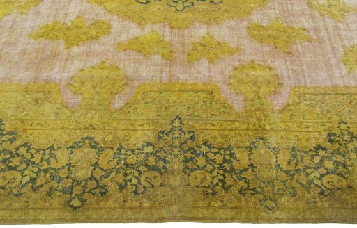 Corner detail of 1950s Vintage rug showing border pattern and Wool pile