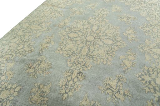 Backside of handmade 1970s Vintage rug showing knot structure and weave density