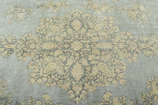 Central medallion detail of 1970s Vintage rug from Pakistan