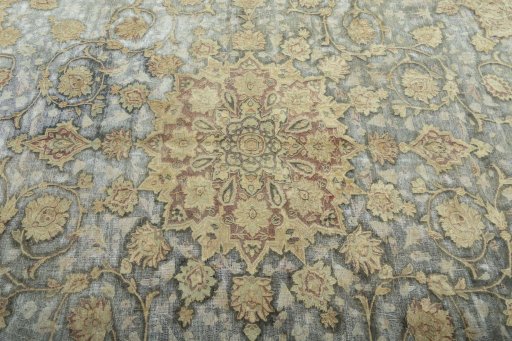 Central medallion detail of 1950s Vintage rug from Pakistan