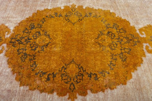 Central medallion detail of 1950s Vintage rug from Pakistan
