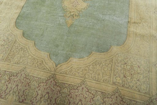 Close-up detail of 1950s Vintage rug from Pakistan showing Wool weave
