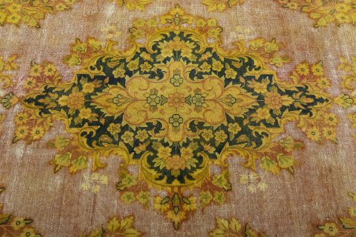 Central medallion detail of 1950s Vintage rug from Pakistan