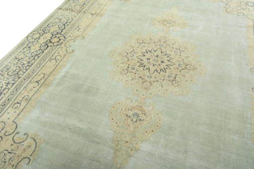 Backside of handmade 1950s Vintage rug showing knot structure and weave density