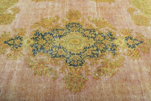 Central medallion detail of 1950s Vintage rug from Pakistan