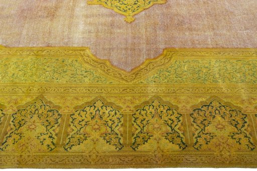 Corner detail of 1950s Vintage rug showing border pattern and Wool pile