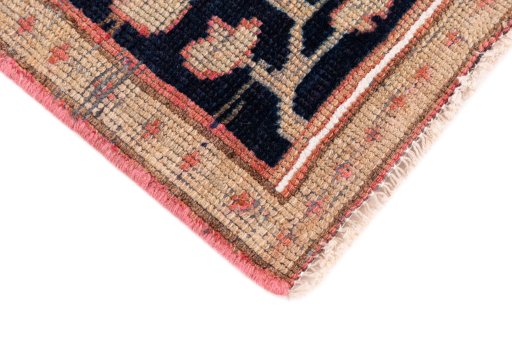 Central medallion detail of 1985s Vintage rug from Iran / Persia