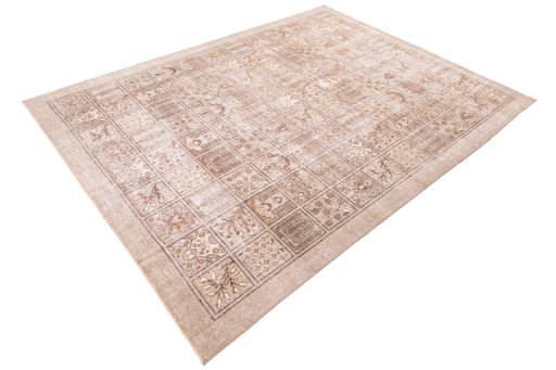 Corner detail of 1950s Vintage rug showing border pattern and Wool pile