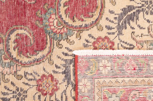 Central medallion detail of 1965s Vintage rug from Iran / Persia