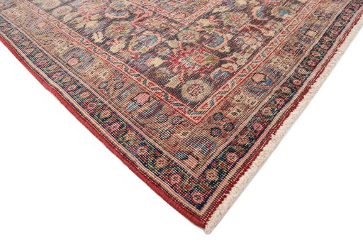 Central medallion detail of 1980s Vintage rug from Iran / Persia