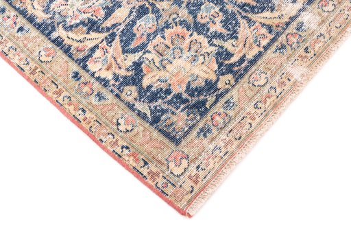 Central medallion detail of 1950s Vintage rug from Iran / Persia