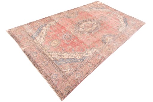 Corner detail of 1955s Vintage rug showing border pattern and Wool pile