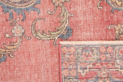 Central medallion detail of 1955s Vintage rug from Iran / Persia