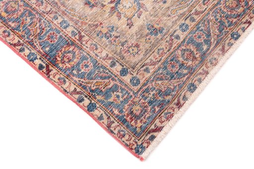 Central medallion detail of 1950s Vintage rug from Iran / Persia