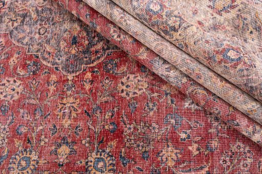Corner detail of 1950s Vintage rug showing border pattern and Wool pile