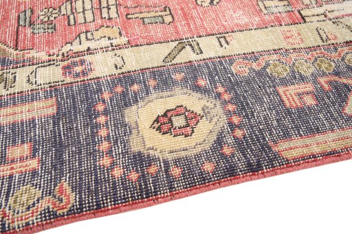Backside of handmade 1980s Vintage rug showing knot structure and weave density