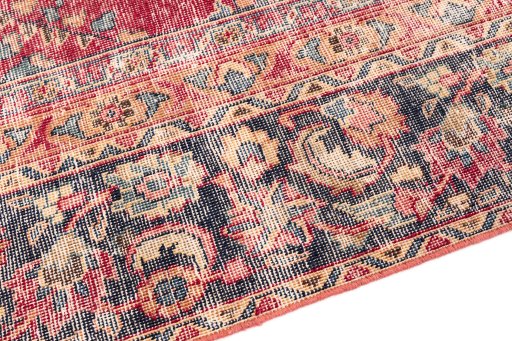 Backside of handmade 1950s Vintage rug showing knot structure and weave density