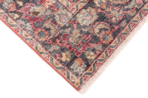 Central medallion detail of 1950s Vintage rug from Iran / Persia