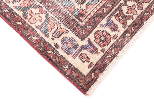 Central medallion detail of 1950s Vintage rug from Iran / Persia