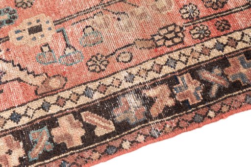 Backside of handmade 1950s Vintage rug showing knot structure and weave density