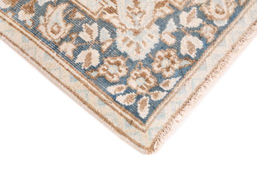 Central medallion detail of 1960s Vintage rug from Iran / Persia