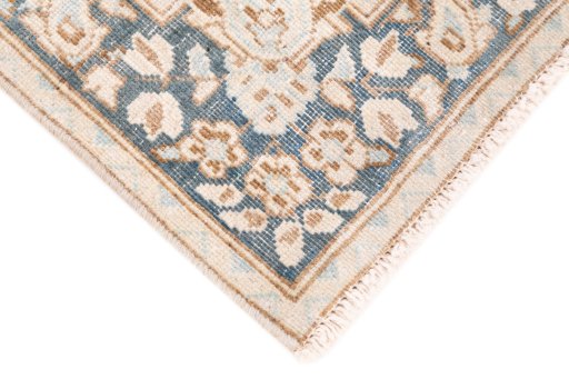 Central medallion detail of 1955s Vintage rug from Iran / Persia