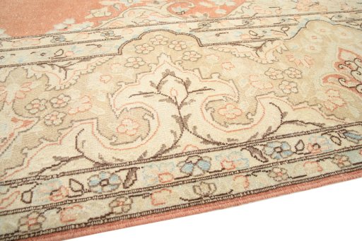 Backside of handmade 1970s Vintage rug showing knot structure and weave density