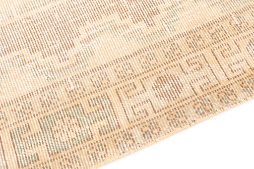 Backside of handmade 1970s Vintage rug showing knot structure and weave density