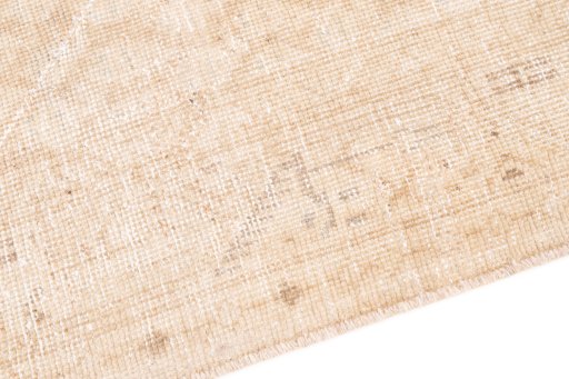 Backside of handmade 1972s Vintage rug showing knot structure and weave density
