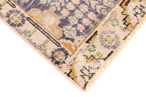 Central medallion detail of 1970s Vintage rug from Iran / Persia