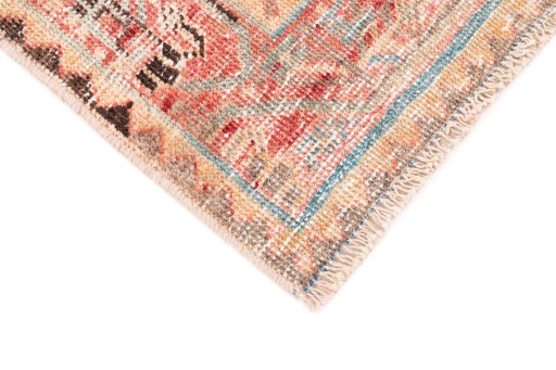 Central medallion detail of 1976s Vintage rug from Iran / Persia