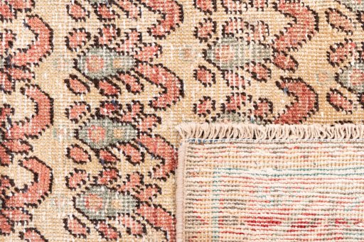 Close-up detail of 1976s Vintage rug from Iran / Persia showing Wool weave