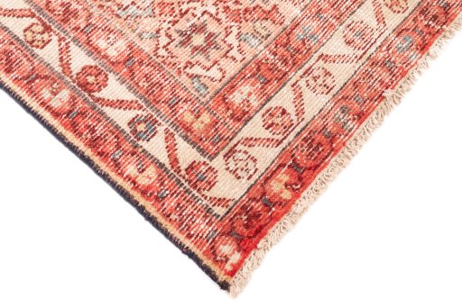 Central medallion detail of 1970s Vintage rug from Iran / Persia