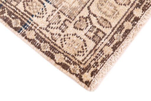Central medallion detail of 1970s Vintage rug from Iran / Persia