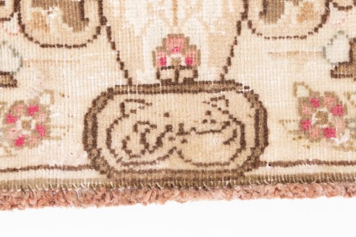 Corner detail of 1995s Vintage rug showing border pattern and Wool pile