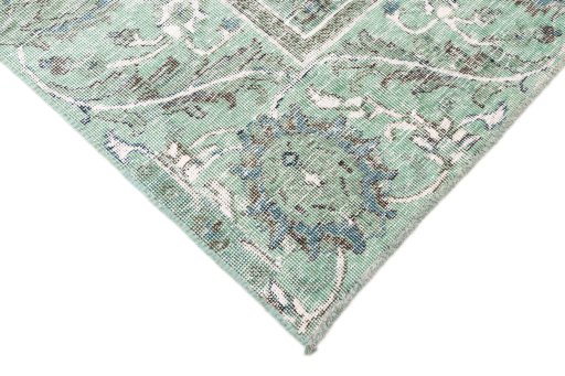 Central medallion detail of 1955s Vintage rug from Iran / Persia