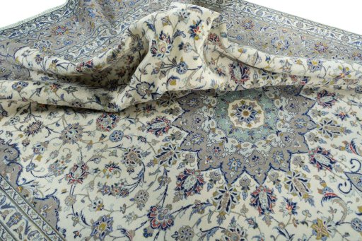 Surface texture of 2000s Kashan rug with natural Wool and intricate pattern
