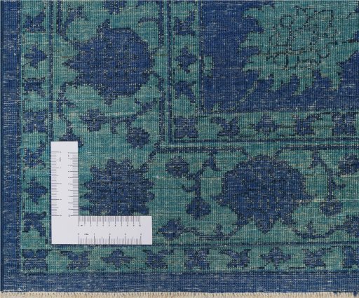 Corner detail of New Farahan rug showing border pattern and Wool pile