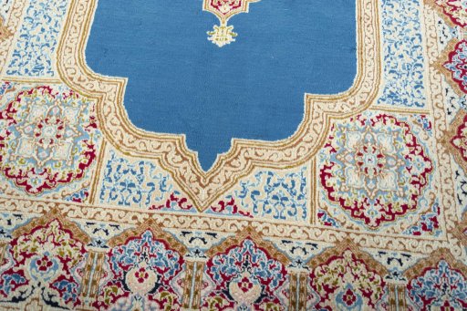 Close-up detail of 1970s Kerman rug from Iran / Persia showing Wool weave