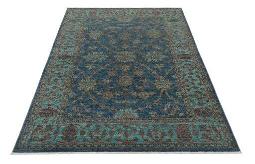 Surface texture of New Farahan rug with natural Wool and intricate pattern