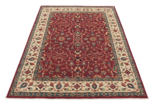 Surface texture of New Farahan rug with natural Wool and intricate pattern