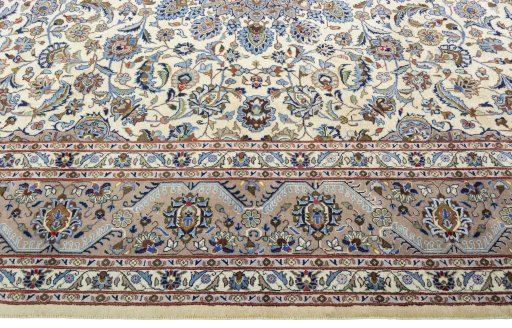 Corner detail of New Kashmar rug showing border pattern and Wool pile